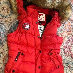 Canada Weather Gear Women's Red Puffer Vest